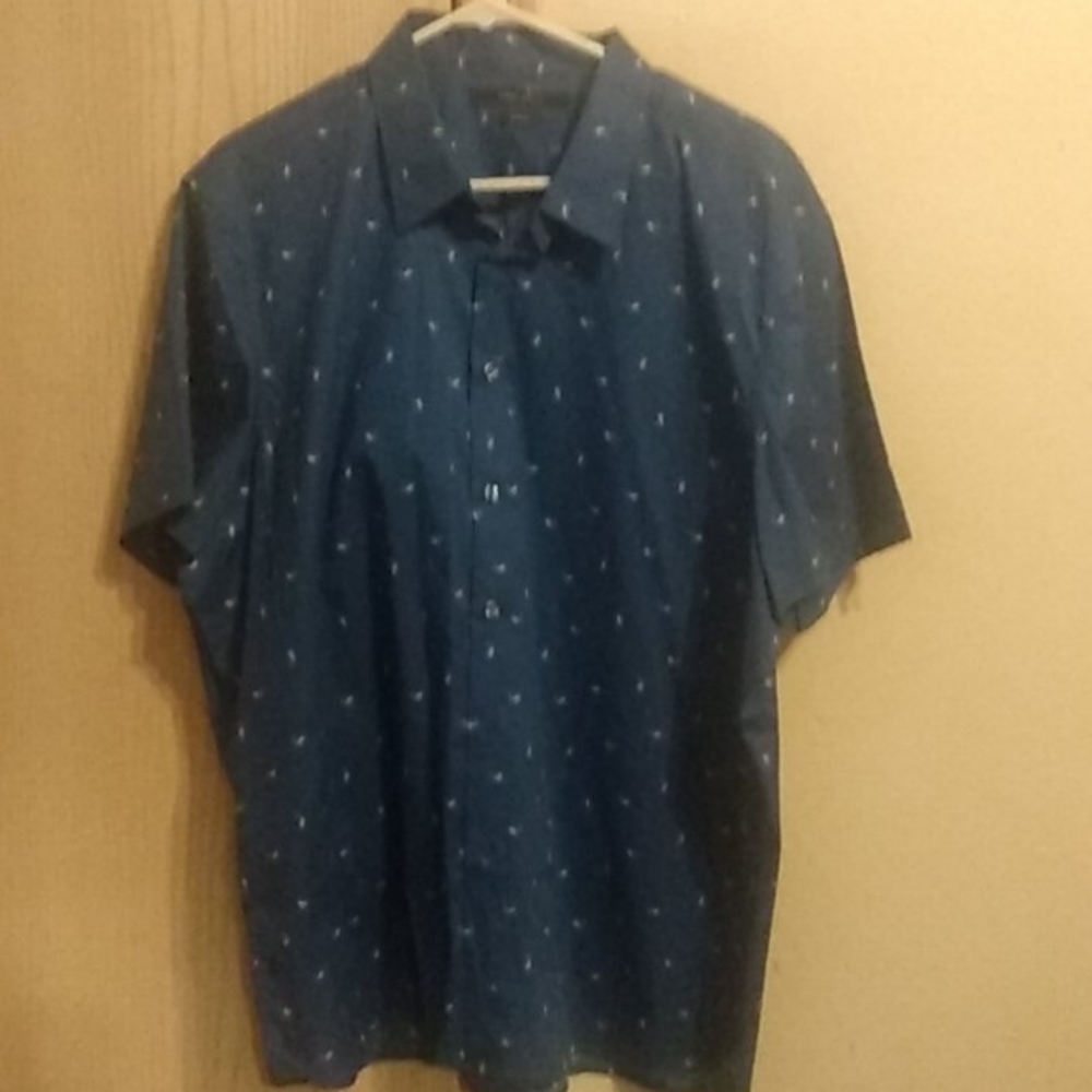 Short sleeve dress shirt